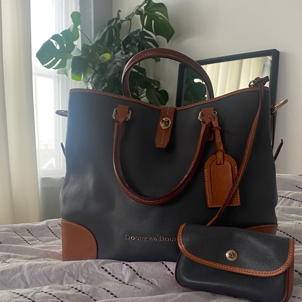 Dooney & Bourke Black and Tan Tote Bag Set